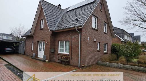 Nach Reservierung wieder in der Vermarktung---TOP-Energiewerte durch Wärmepumpe und Solar. Haus in ruhiger Lage+Sonnengarten--NEUwertig