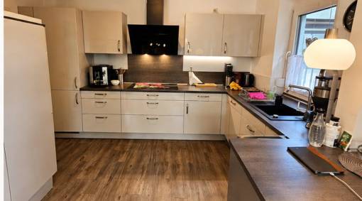 TOP-3-Zimmer-EG-Wohnung ! BARRIEREFREI Zentrale, helle, große Wohnung+Sonnenterrasse & PKW-Stellplatz