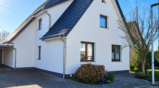 TOP modernisiertes EFH mit sehr großem & gepflegtem Garten. Diverse Nebengebäude und Sonnensitzmöglichkeiten zum Geniessen