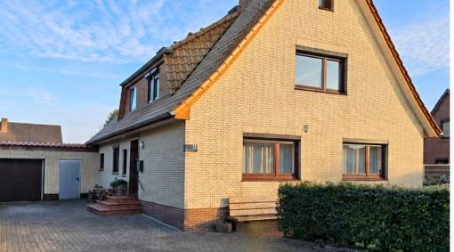 1-2 Fam.-Haus mit viel Platz, komplett modernisiert mit großem Garten & Terrasse