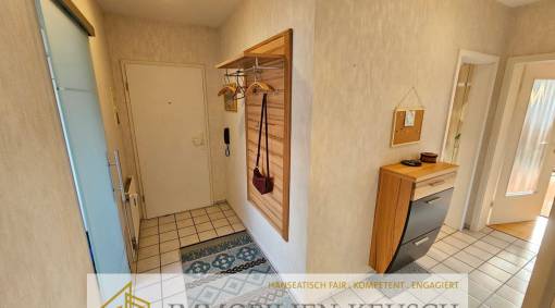 Sehr gepflegte 3 Zi.Wohnung mit Balkon, modernes Bad und Garage möglich. Zentral in kleiner Wohneinheit